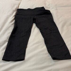 GAP Women's grey Heather Capri Leggings